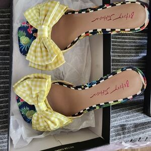 Betsey Johnson Bow Heels